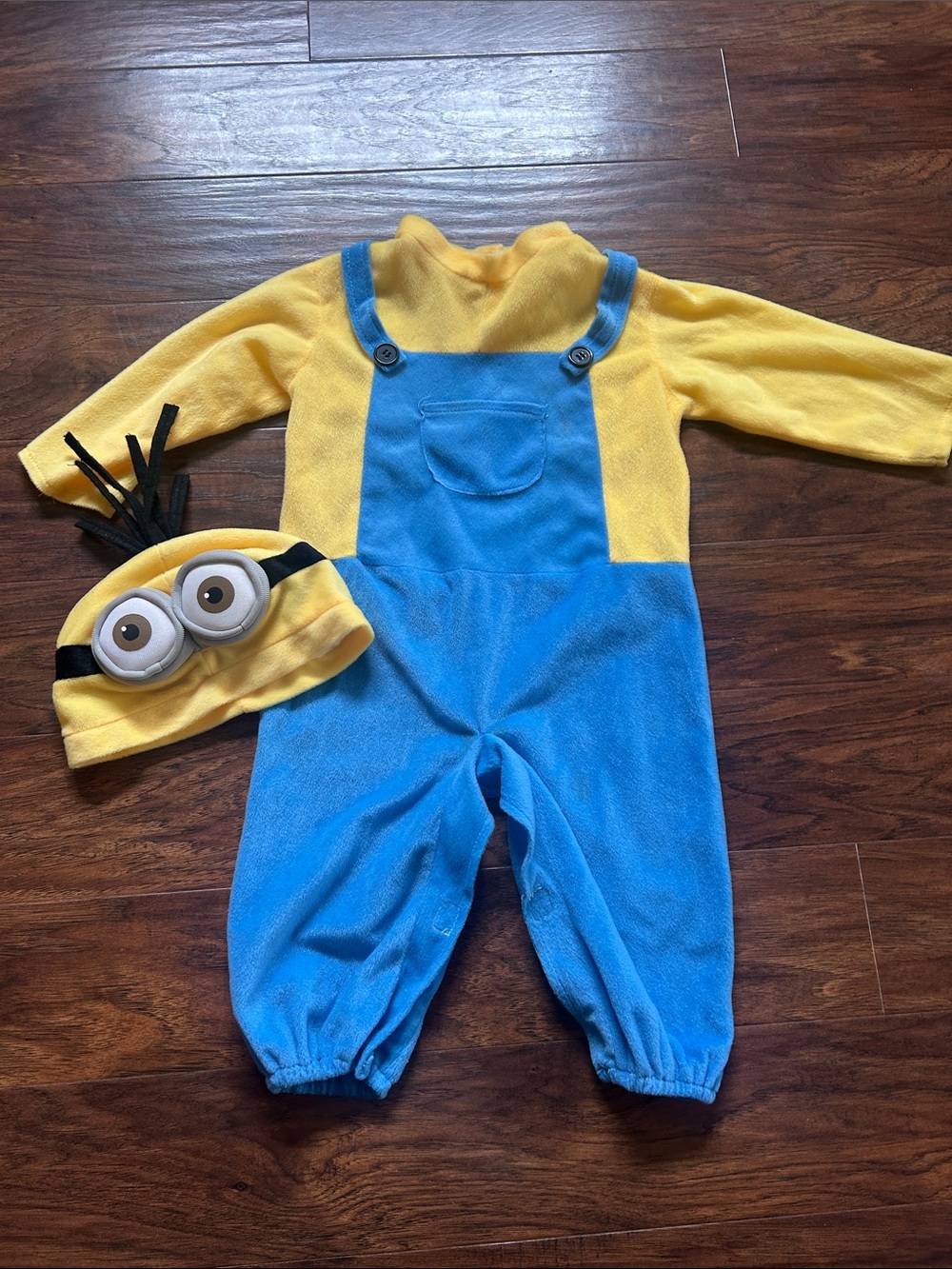 Toddler Size Minions Costume Set with Hat - great condition!!